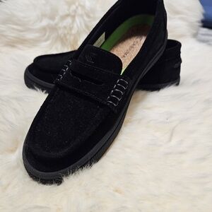 Black On Black Suede Cariuma Unisex Loafers